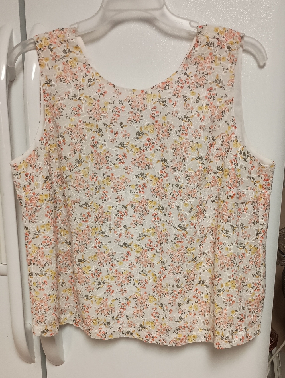 LOFT White Floral Sleeveless Tank with Pink & Yellow Blossoms Women's Size 16